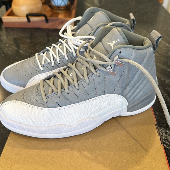 Air Jordan 12 Retro - Picture 3 of 9